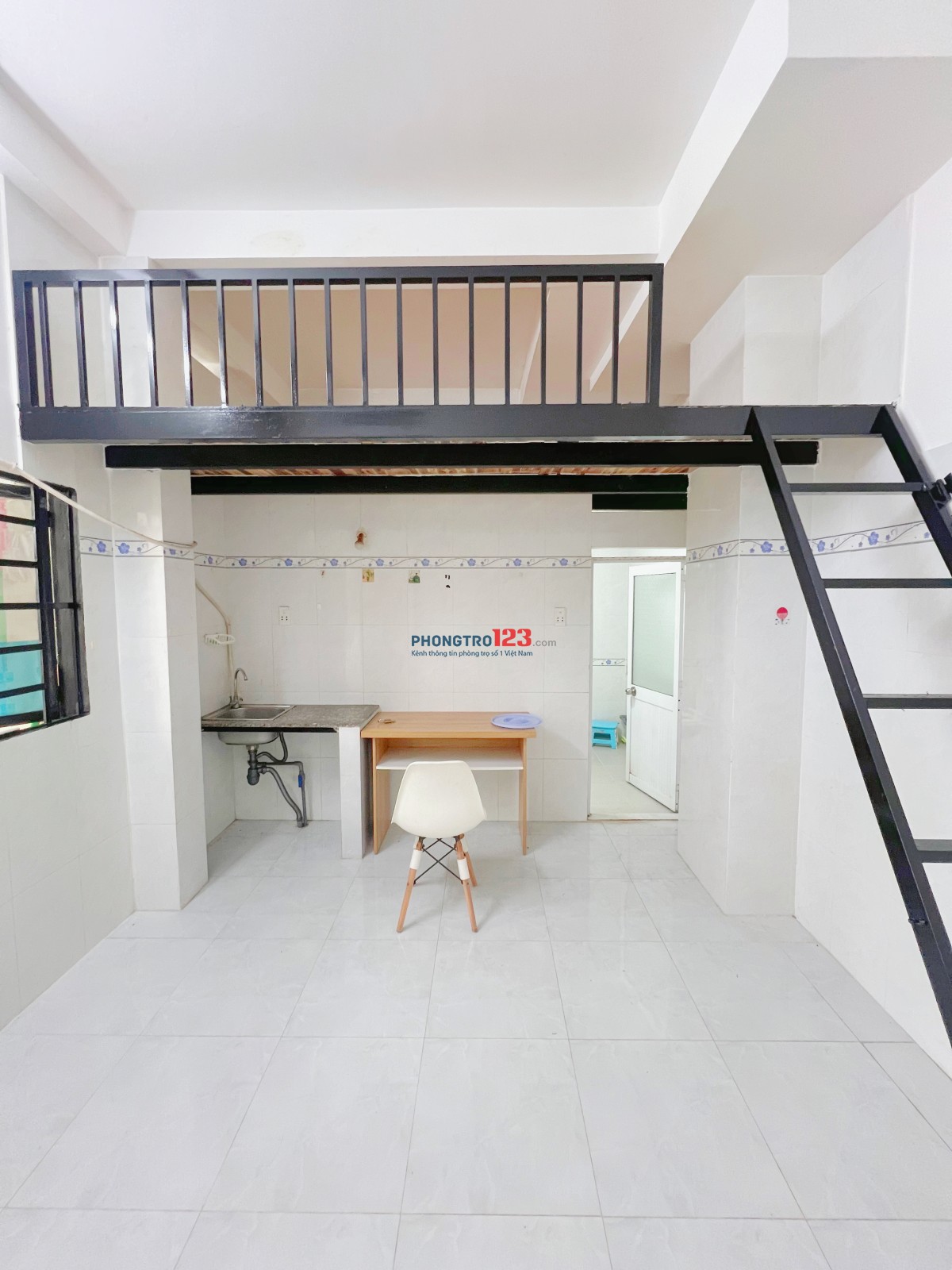 Phòng gác cửa sổ gần Đầm Sen