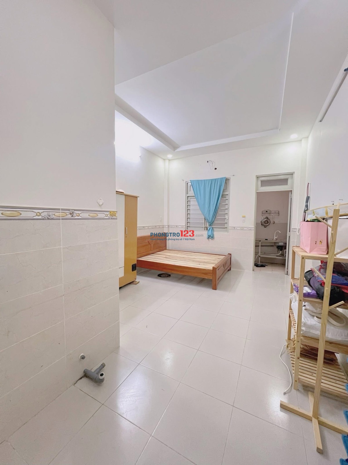 Phòng trệt tách bếp giáp Lũy Bán Bích