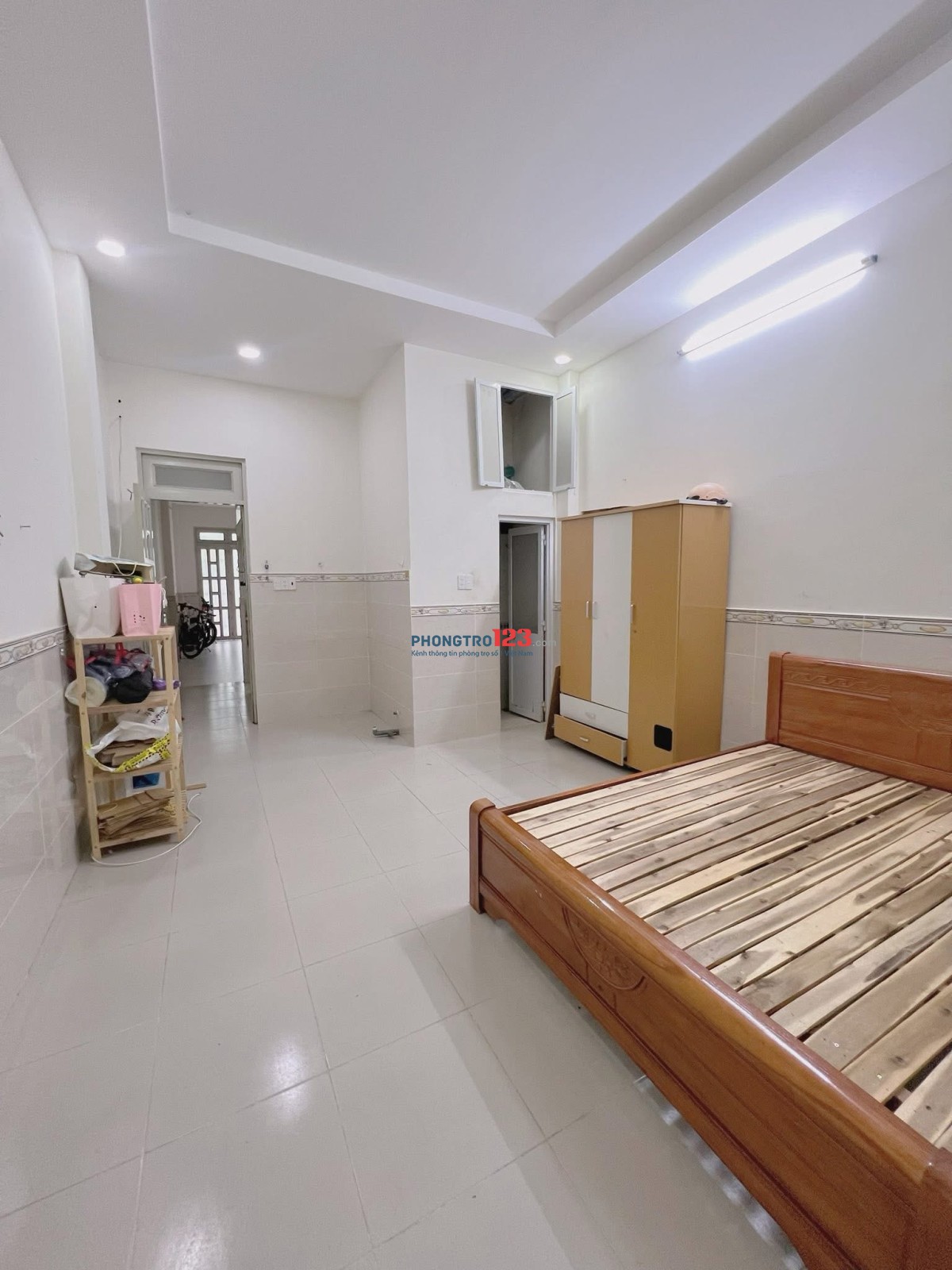 Phòng trệt tách bếp giáp Lũy Bán Bích