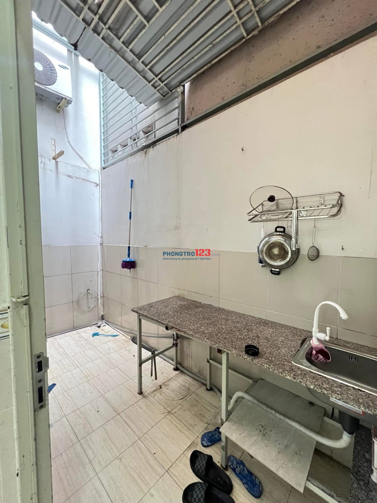 Phòng trệt tách bếp giáp Lũy Bán Bích