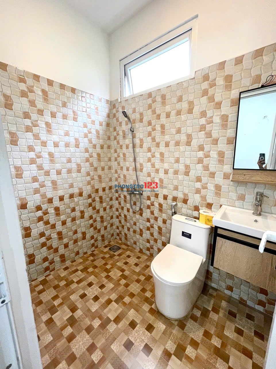 CHO THUÊ PHÒNG TRỌ FULL NỘI THẤT, BAN CÔNG, THANG MÁY, HẦM XE RỘNG. GẦN VẠN HẠNH MALL, CẦU VƯỢT 3/2