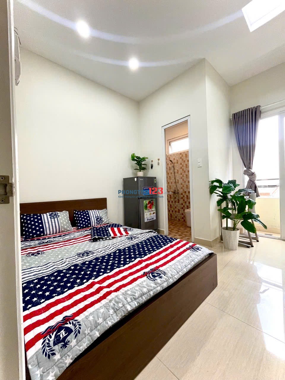 CHO THUÊ PHÒNG TRỌ FULL NỘI THẤT, BAN CÔNG, THANG MÁY, HẦM XE RỘNG. GẦN VẠN HẠNH MALL, CẦU VƯỢT 3/2