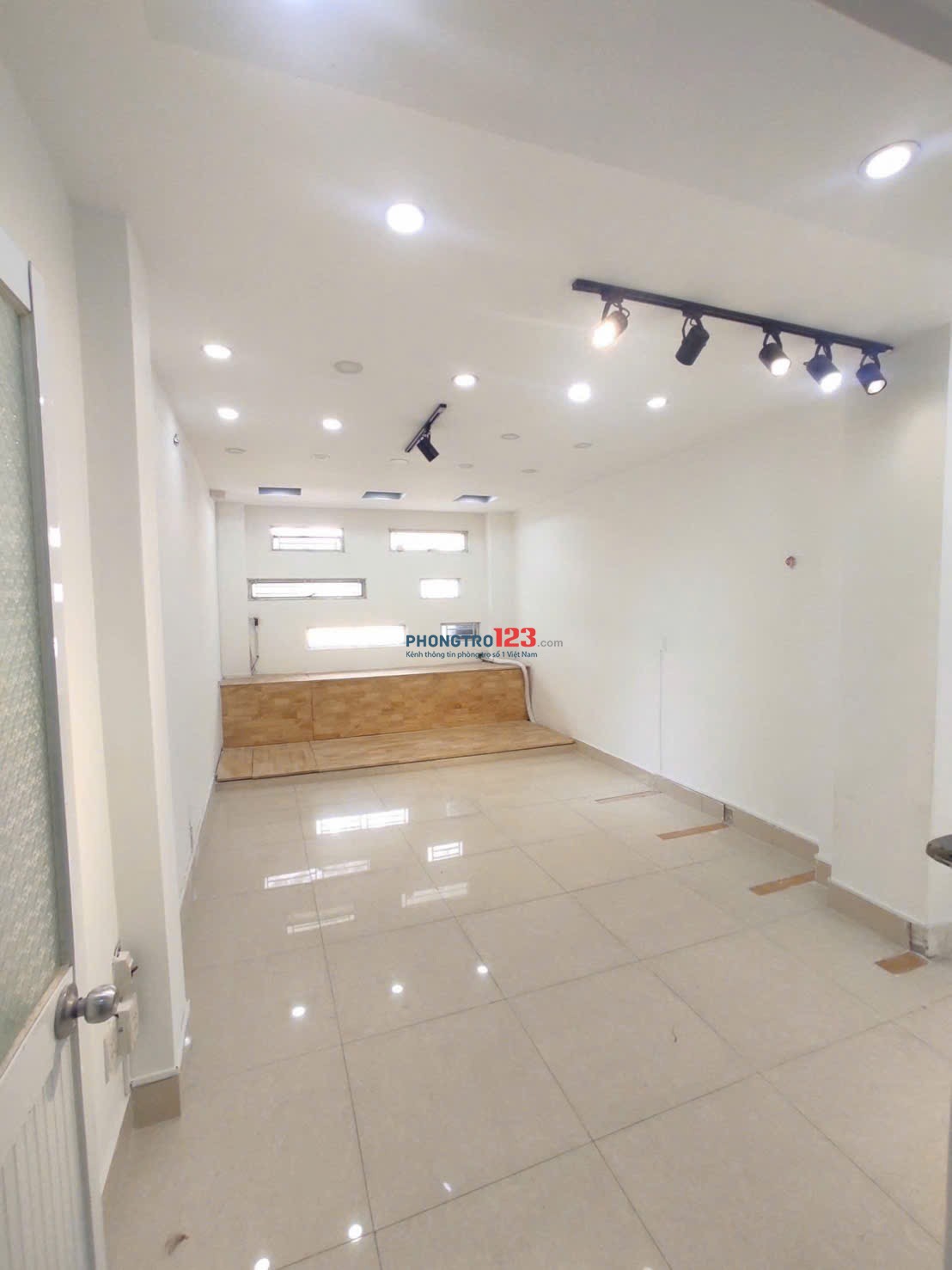 Mặt bằng cho thuê Quận 10 mặt tiền Nguyễn Tri Phương cần cho thuê gấp