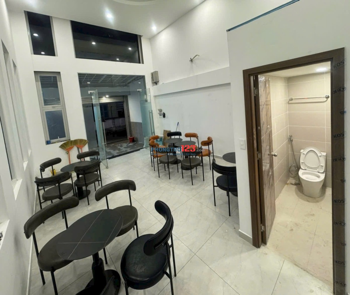 Mặt bằng trệt 35m2 có sân trước vị trí siêu đẹp Quận 1 trống sẵn ngay Tân Định