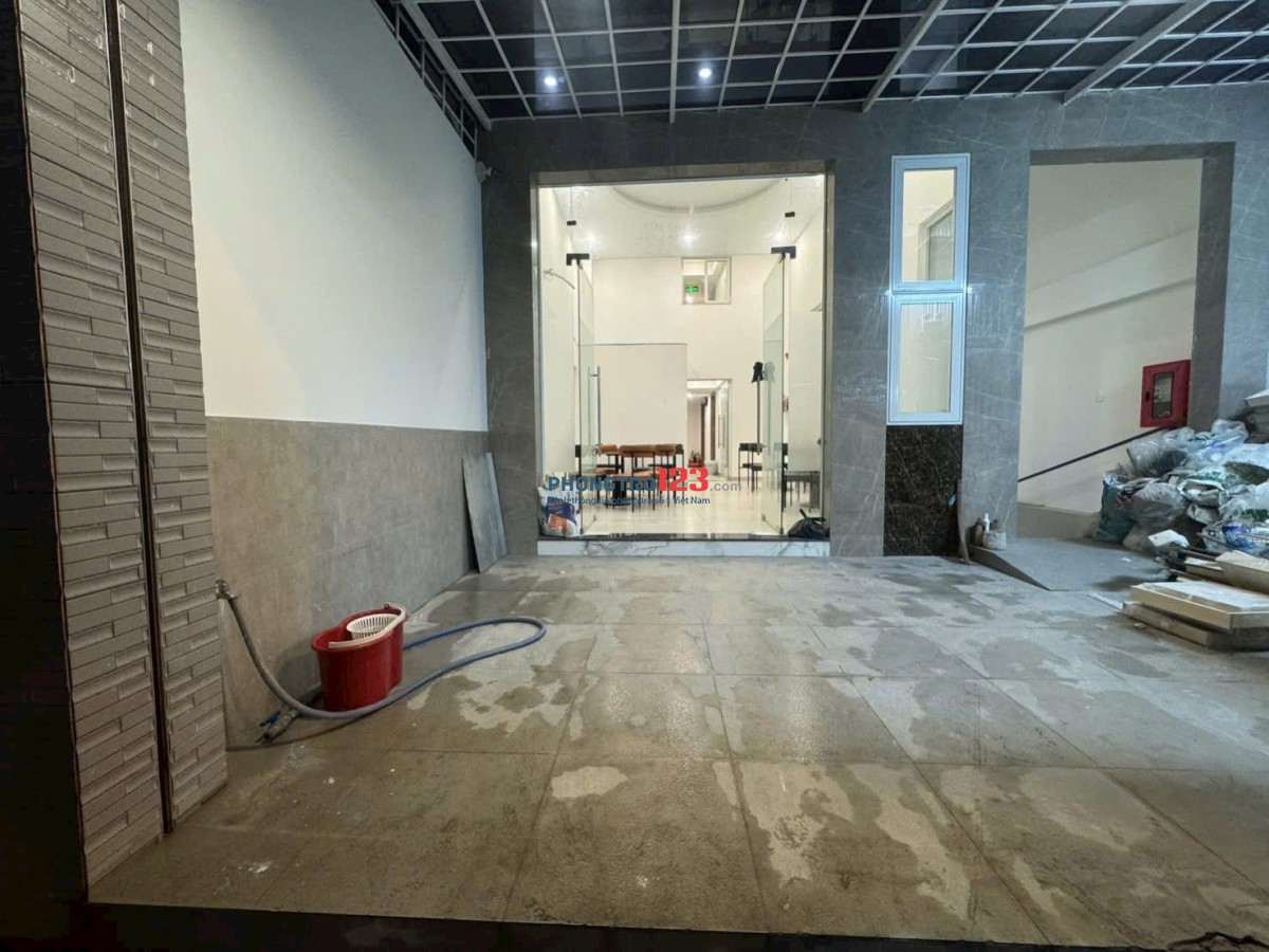 Mặt bằng trệt 35m2 có sân trước vị trí siêu đẹp Quận 1 trống sẵn ngay Tân Định