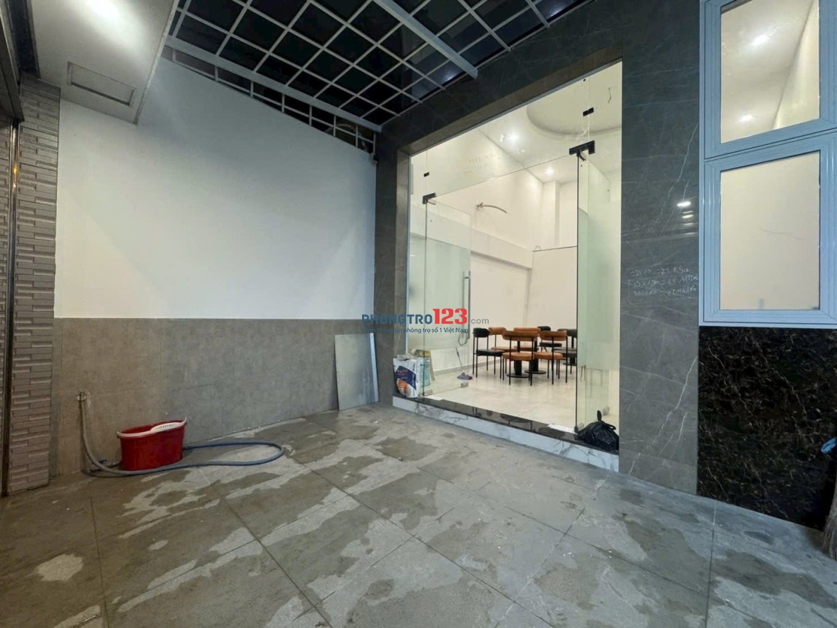 Mặt bằng trệt 35m2 có sân trước vị trí siêu đẹp Quận 1 trống sẵn ngay Tân Định