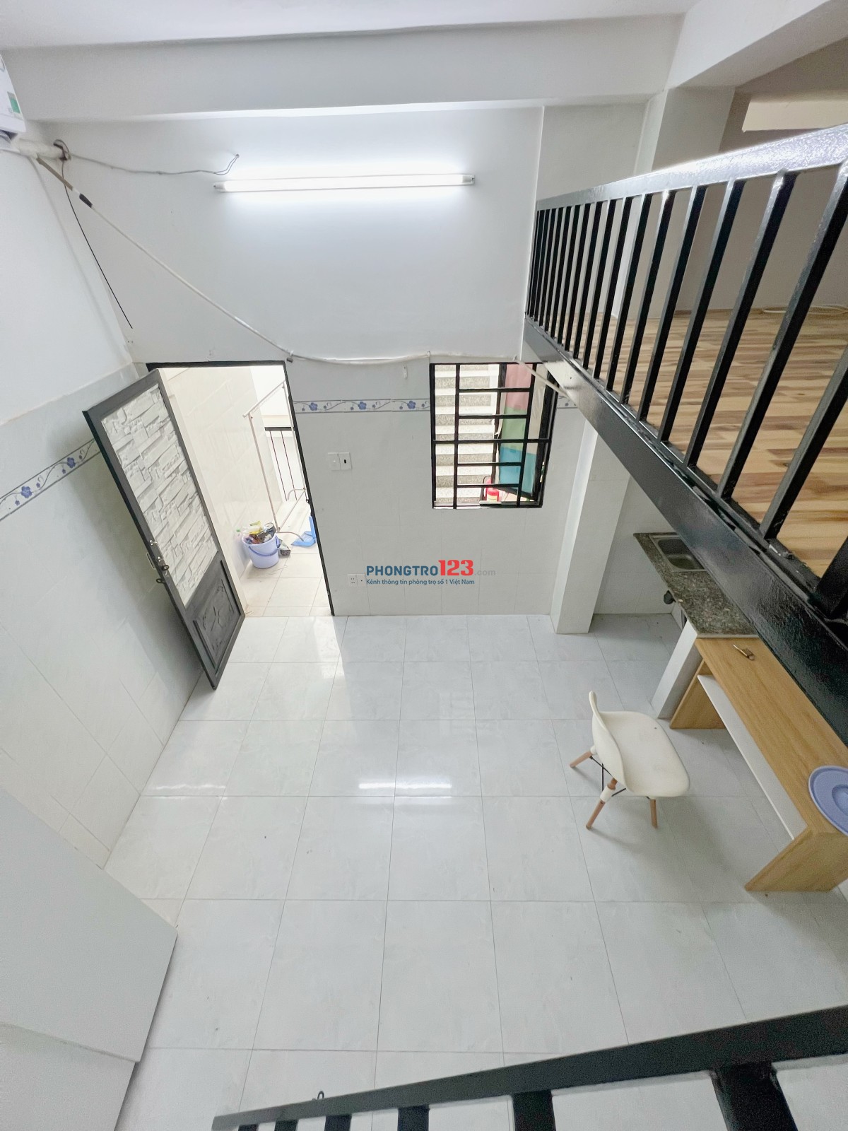 Phòng gác cửa sổ gần Đầm Sen