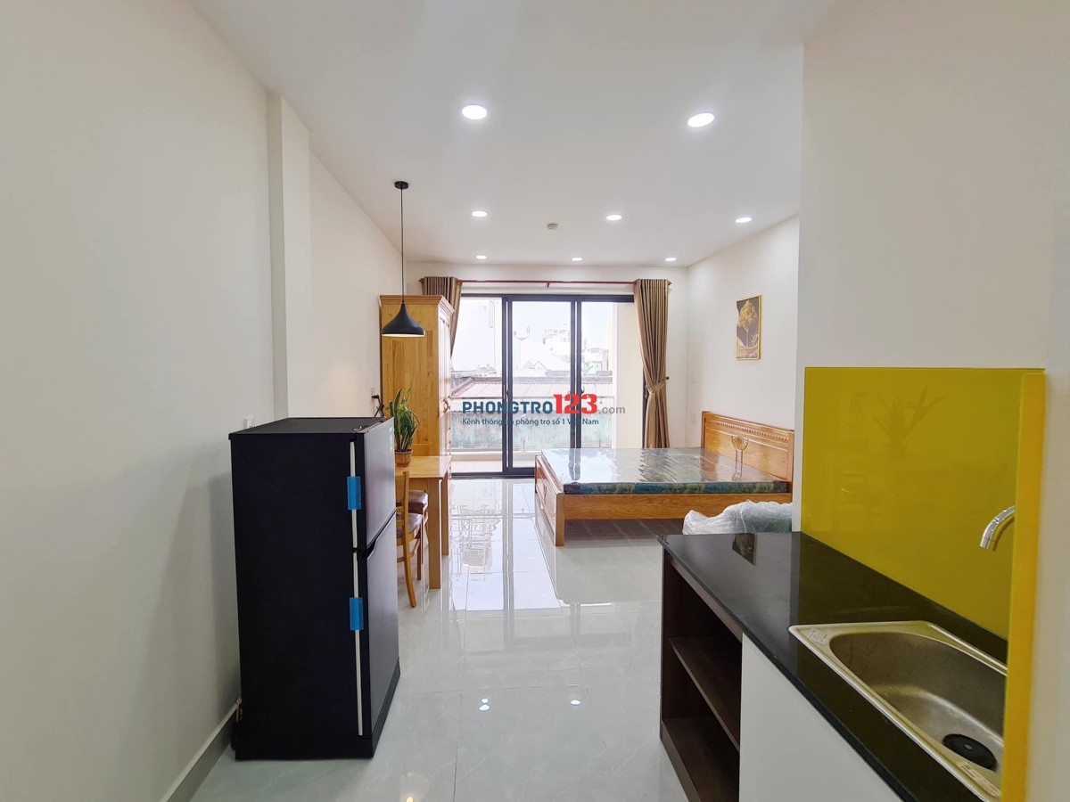 PHÒNG BAN CÔNG – VIEW SÂN BAY – FULL NỘI THẤT – RỘNG 30M² – GIÁ CHỈ 4TR5
