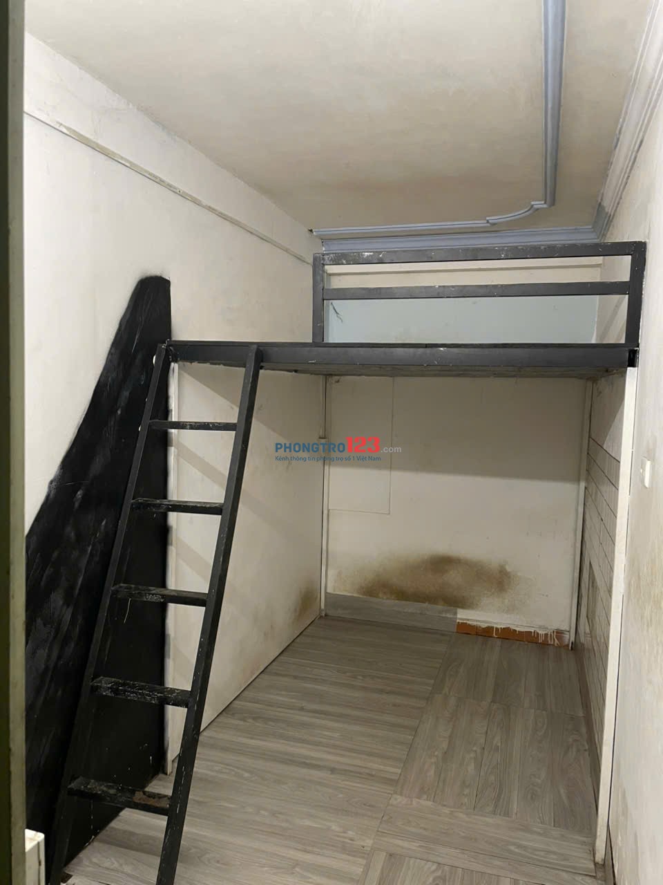 PHÒNG GÁC CỬA SỔ- LẦU 1 - AN NINH - NGAY VINCOM PHAN VĂN TRỊ 200M - GIÁ CHỈ CÓ 1TR6