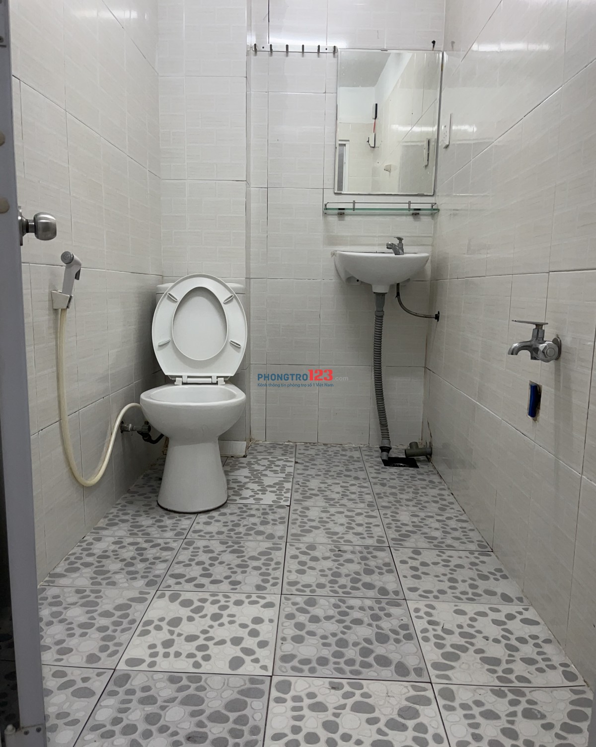 Phòng cho thuê đầy đủ tiện nghi 24m sàn; 15m gác giá 4.950.000đ