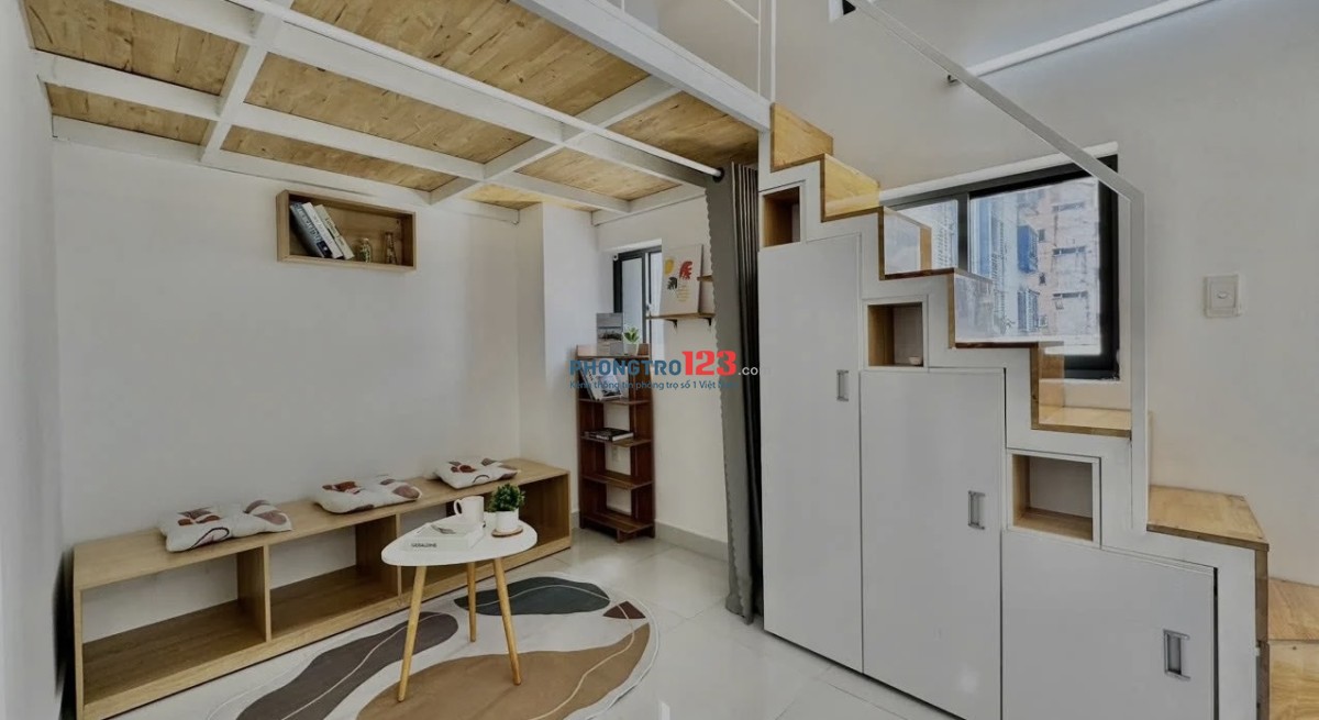 Duplex cửa sổ thoáng mát, , gần VHU , PNTU Hướng ra trung tâm Q10