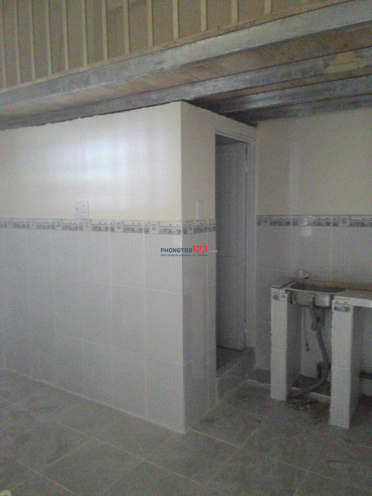 TÂN THỚI NHẤT 25, Q12: Còn 1 phòng CÓ GÁC, WC RIÊNG, KỆ BẾP, LẦU 3, ĐANG TRỐNG CÓ THỂ DỌN VÀO NGAY!