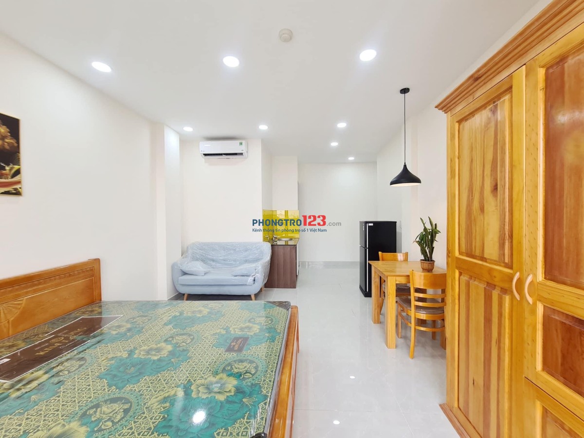 PHÒNG BAN CÔNG – VIEW SÂN BAY – FULL NỘI THẤT – RỘNG 30M² – GIÁ CHỈ 4TR5