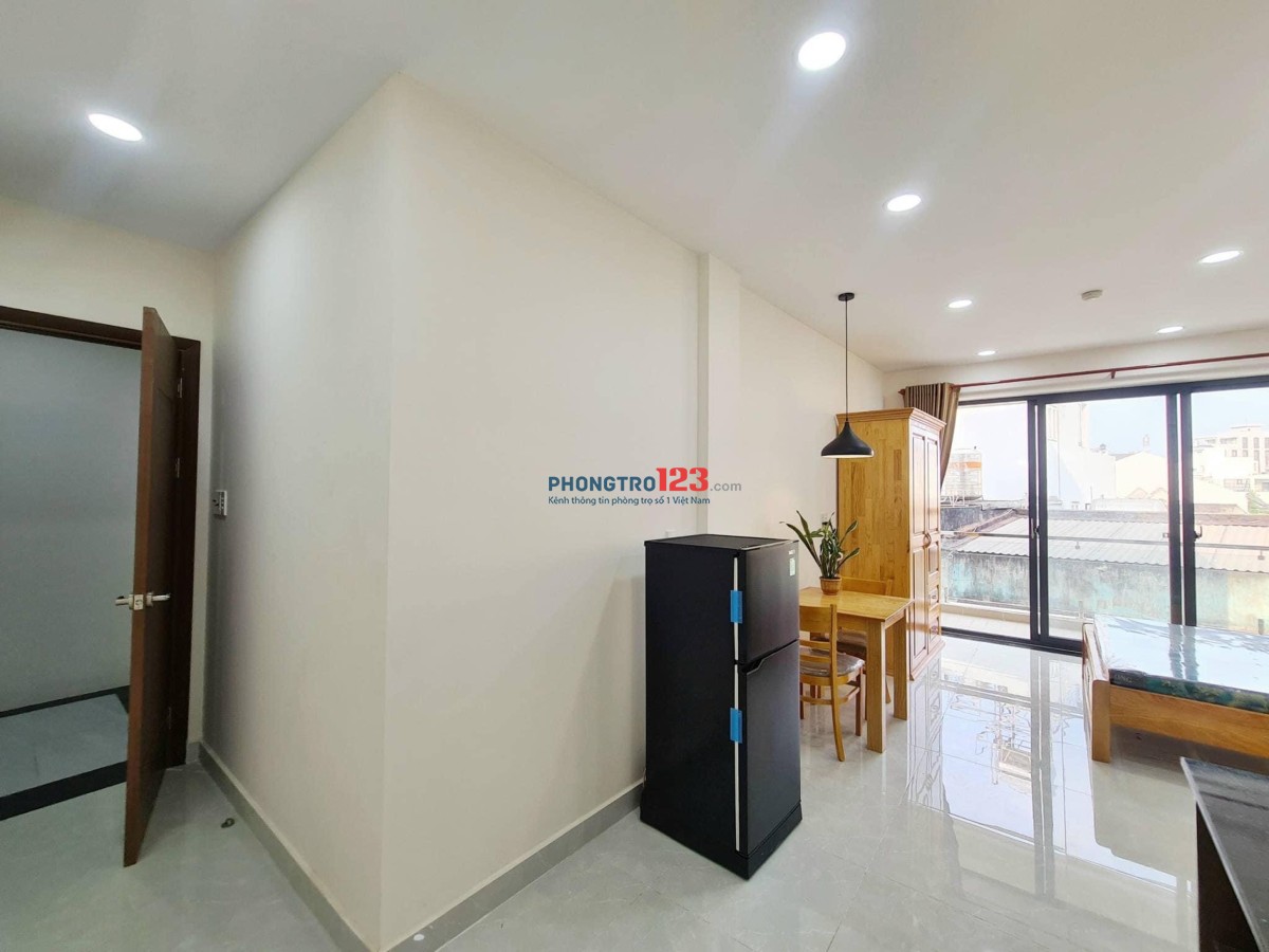 PHÒNG BAN CÔNG – VIEW SÂN BAY – FULL NỘI THẤT – RỘNG 30M² – GIÁ CHỈ 4TR5