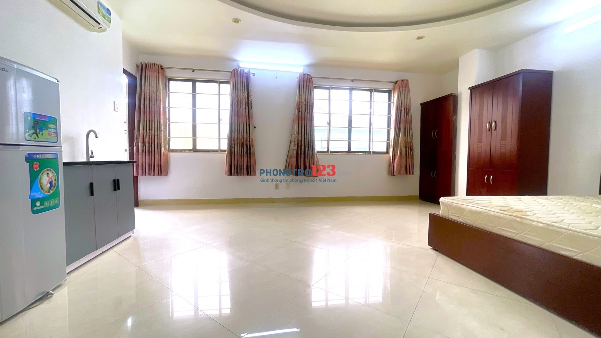 Chính chủ cho thuê phòng ban công 35m2 trung tâm quận 10 đủ nội thất giá rẻ