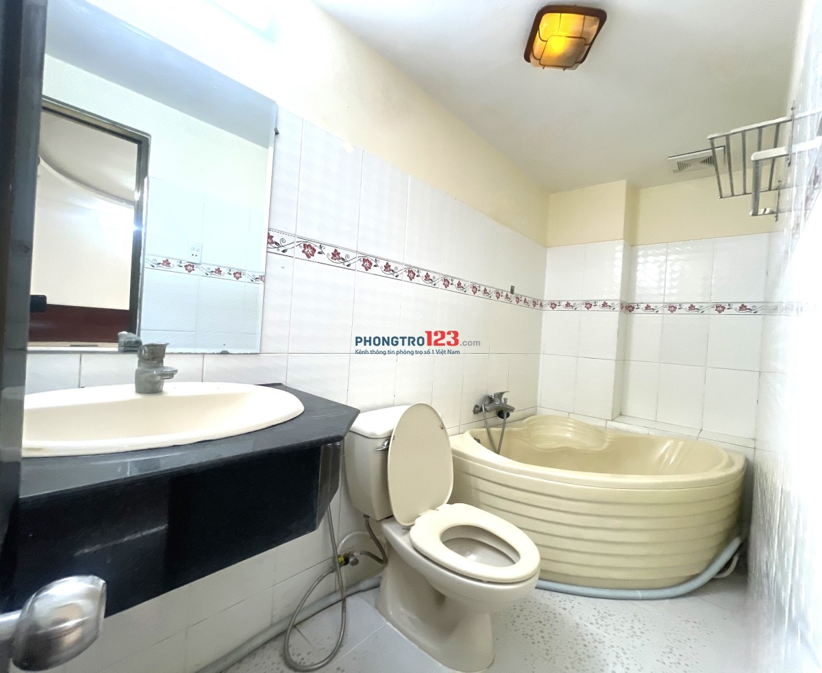 Chính chủ cho thuê phòng ban công 35m2 trung tâm quận 10 đủ nội thất giá rẻ