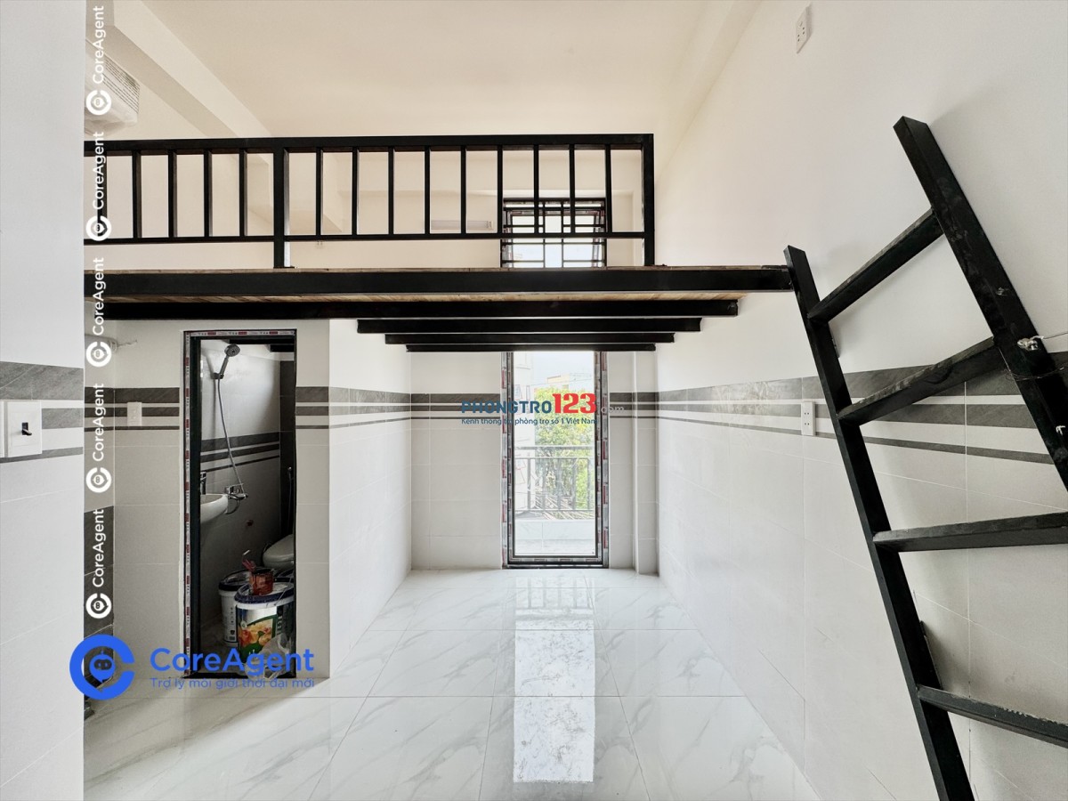 Ban công mới xây - Đỗ Xuân Hợp - Gần ngã tư Bình Thái