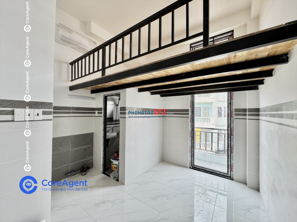 Ban công mới xây - Đỗ Xuân Hợp - Gần ngã tư Bình Thái