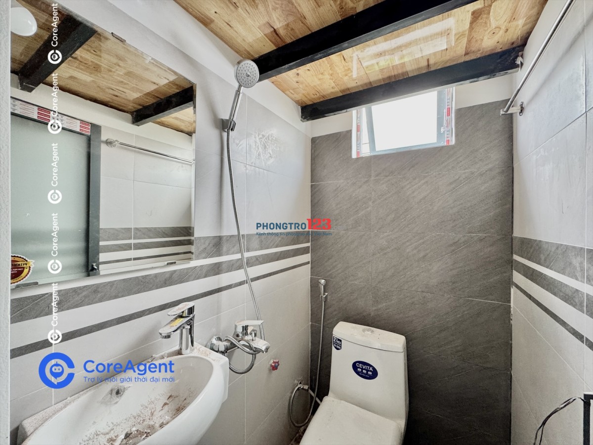 Ban công mới xây - Đỗ Xuân Hợp - Gần ngã tư Bình Thái