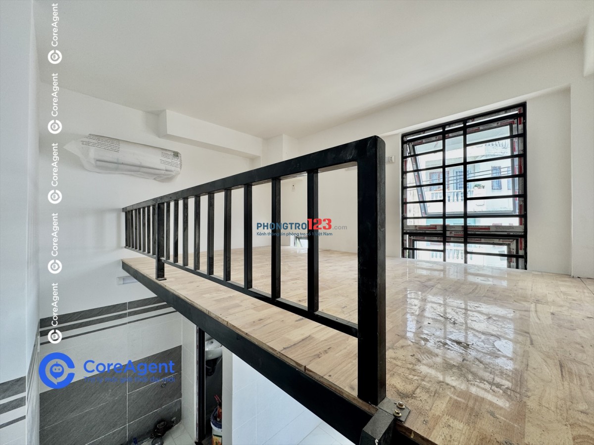 Ban công mới xây - Đỗ Xuân Hợp - Gần ngã tư Bình Thái