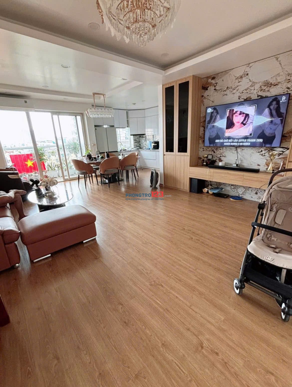 C/c Oriental Plaza, TP, 110m2, Căn Góc, 3PN, 2WC, Nội thất, giá 15tr5/th