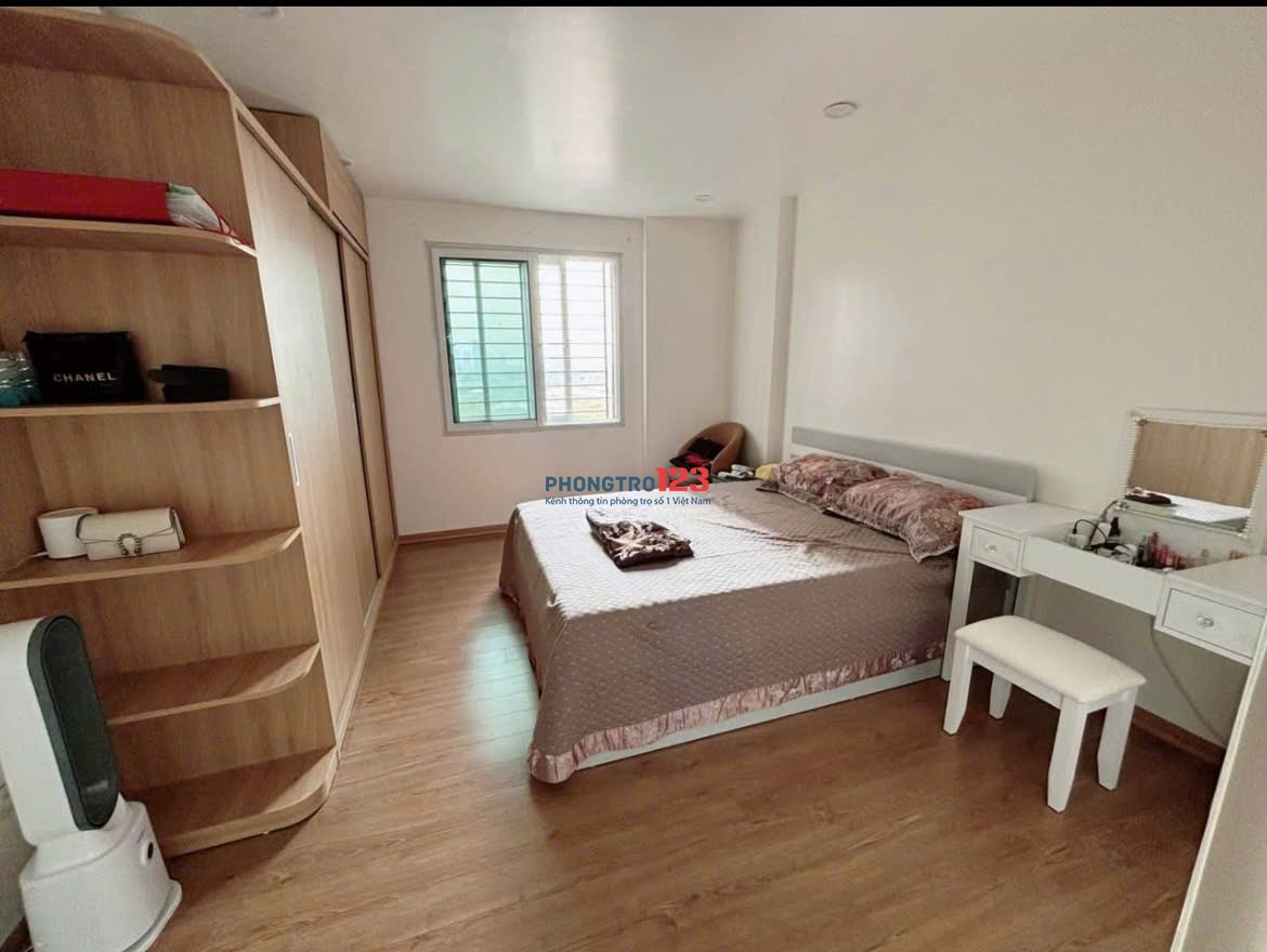 C/c Oriental Plaza, TP, 110m2, Căn Góc, 3PN, 2WC, Nội thất, giá 15tr5/th