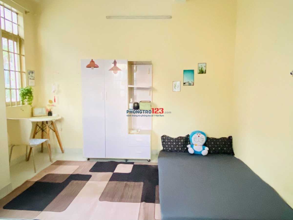 CHO THUÊ PHÒNG TRỌ SIÊU RỘNG, SIÊU THOÁNG BAN CÔNG GIÁ RẺ NGAY CHỢ HOÀ HƯNG, GA SG, VẠN HẠNH MALL