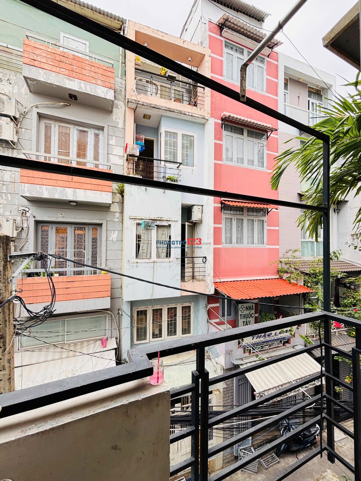 CHO THUÊ PHÒNG TRỌ SIÊU RỘNG, SIÊU THOÁNG BAN CÔNG GIÁ RẺ NGAY CHỢ HOÀ HƯNG, GA SG, VẠN HẠNH MALL