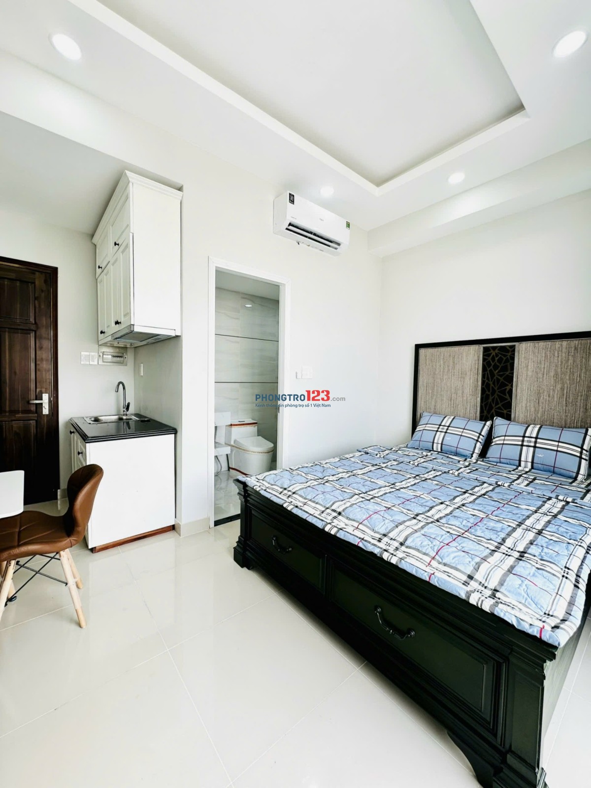 CHO THUÊ CĂN HỘ DỊCH VỤ FULL NỘI THẤT BAN CÔNG LỚN NẰM NGAY TRUNG TÂM BÌNH GẦN NGÃ TƯ HÀNG XANH