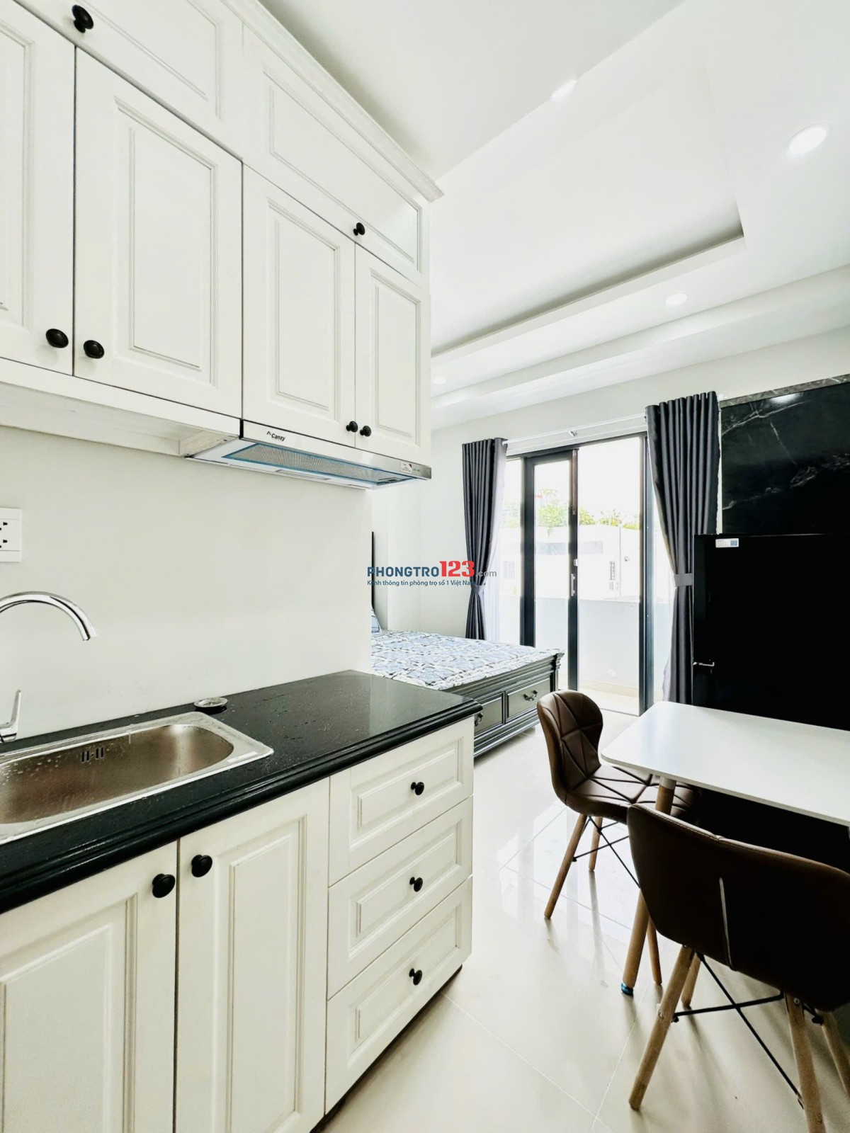 CHO THUÊ CĂN HỘ DỊCH VỤ FULL NỘI THẤT BAN CÔNG LỚN NẰM NGAY TRUNG TÂM BÌNH GẦN NGÃ TƯ HÀNG XANH