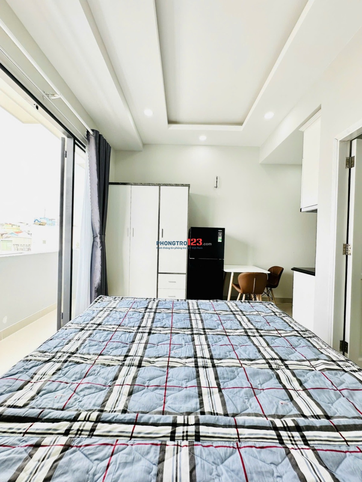 CHO THUÊ CĂN HỘ DỊCH VỤ FULL NỘI THẤT BAN CÔNG LỚN NẰM NGAY TRUNG TÂM BÌNH GẦN NGÃ TƯ HÀNG XANH