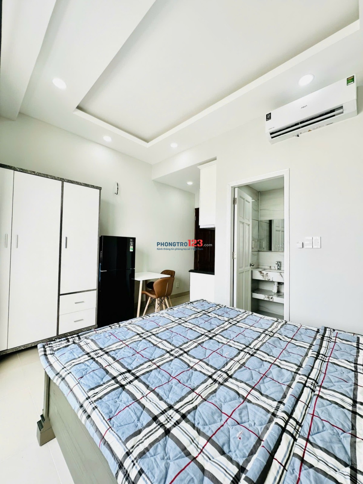 CHO THUÊ CĂN HỘ DỊCH VỤ FULL NỘI THẤT BAN CÔNG LỚN NẰM NGAY TRUNG TÂM BÌNH GẦN NGÃ TƯ HÀNG XANH