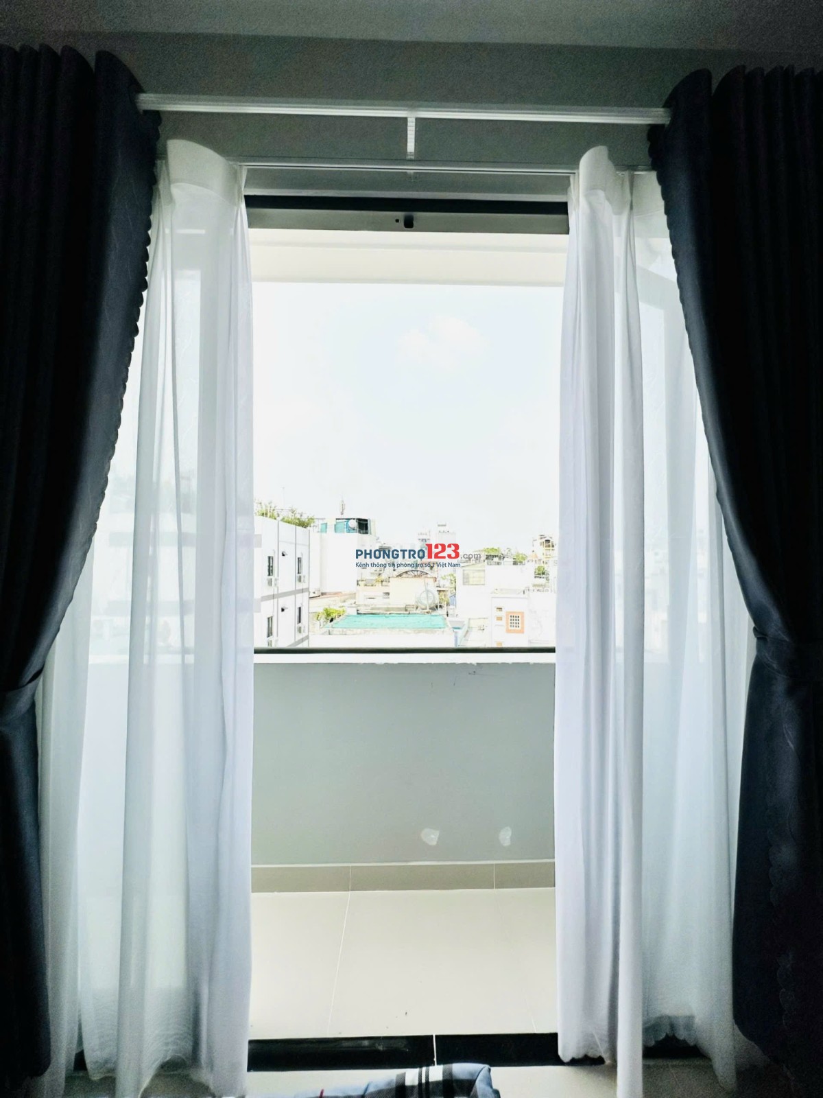 CHO THUÊ CĂN HỘ DỊCH VỤ FULL NỘI THẤT BAN CÔNG LỚN NẰM NGAY TRUNG TÂM BÌNH GẦN NGÃ TƯ HÀNG XANH