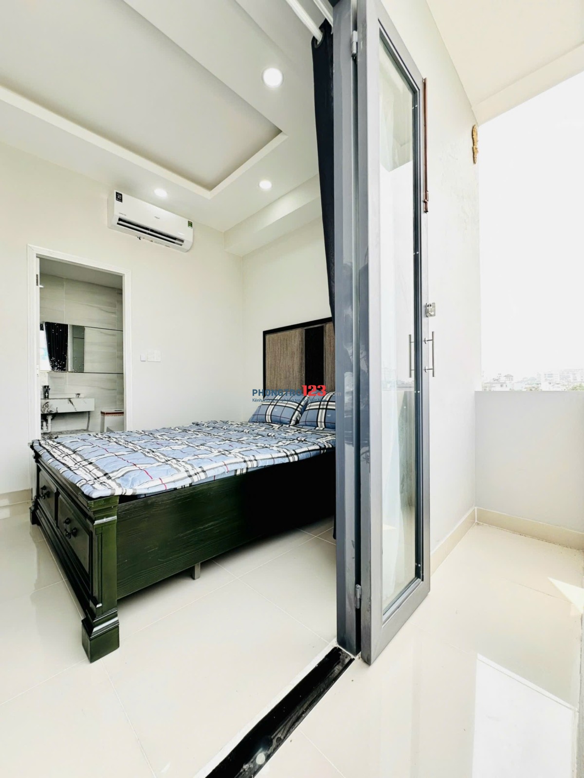 CHO THUÊ CĂN HỘ DỊCH VỤ FULL NỘI THẤT BAN CÔNG LỚN NẰM NGAY TRUNG TÂM BÌNH GẦN NGÃ TƯ HÀNG XANH