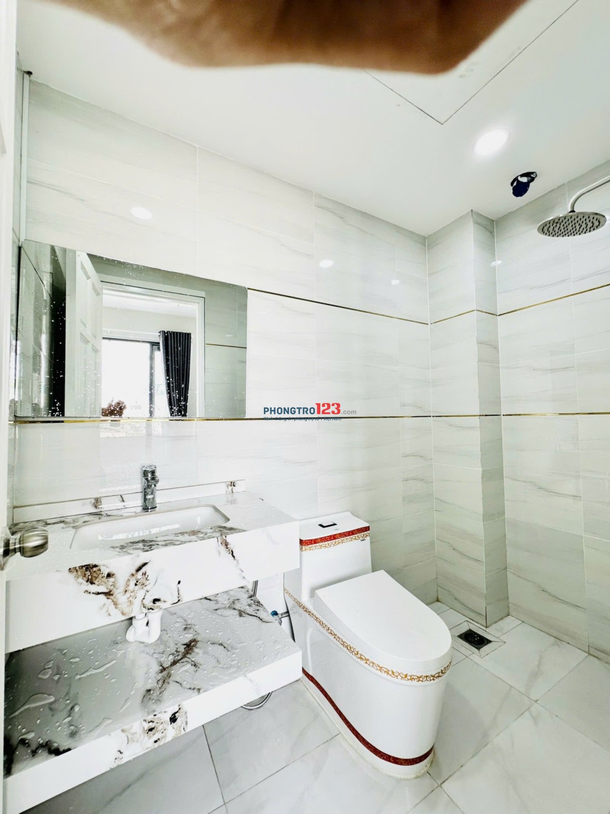 CHO THUÊ CĂN HỘ DỊCH VỤ FULL NỘI THẤT BAN CÔNG LỚN NẰM NGAY TRUNG TÂM BÌNH GẦN NGÃ TƯ HÀNG XANH