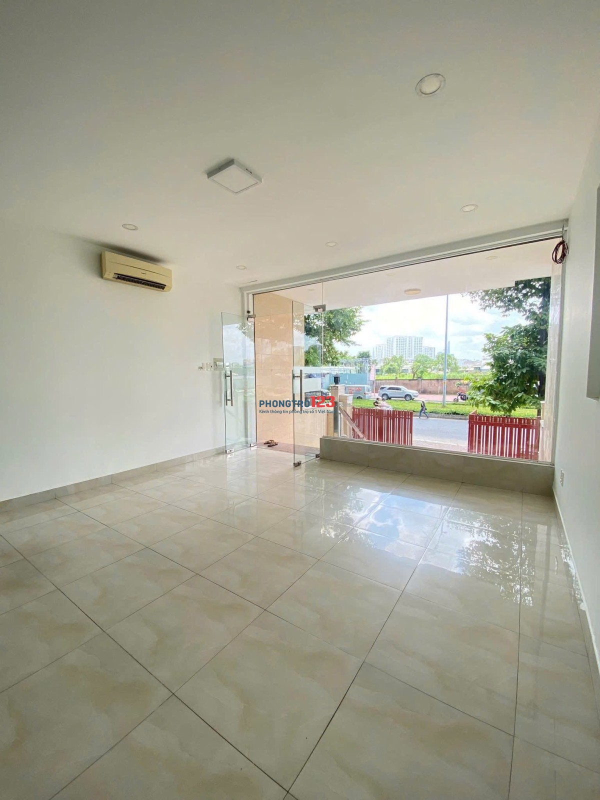 Mặt bằng kinh doanh KDC Him Lam DT5x20m Cần cho thuê gấp