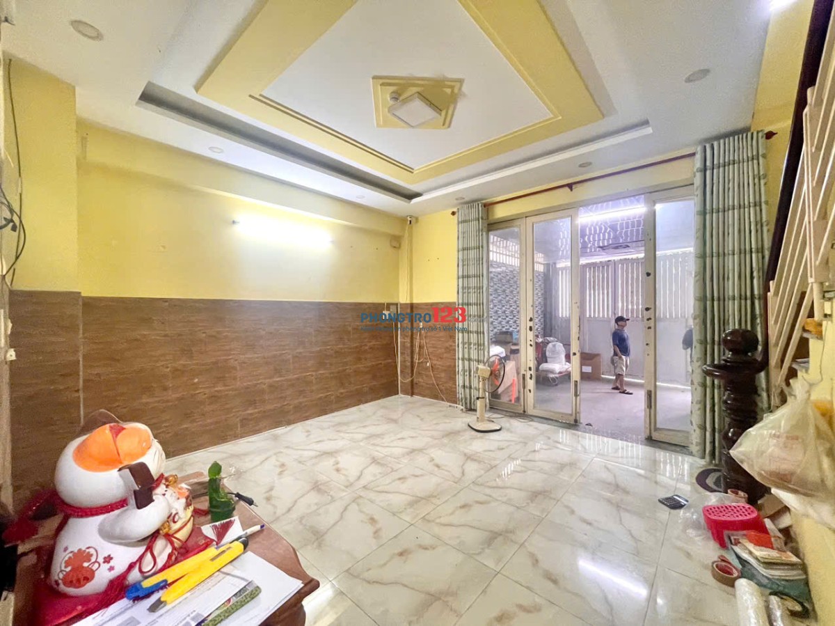 CHO THUÊ MẶT BẰNG KINH DOANH RỘNG 150M² – GẦN SÂN BAY – CÓ SÂN ĐỂ Ô TÔ