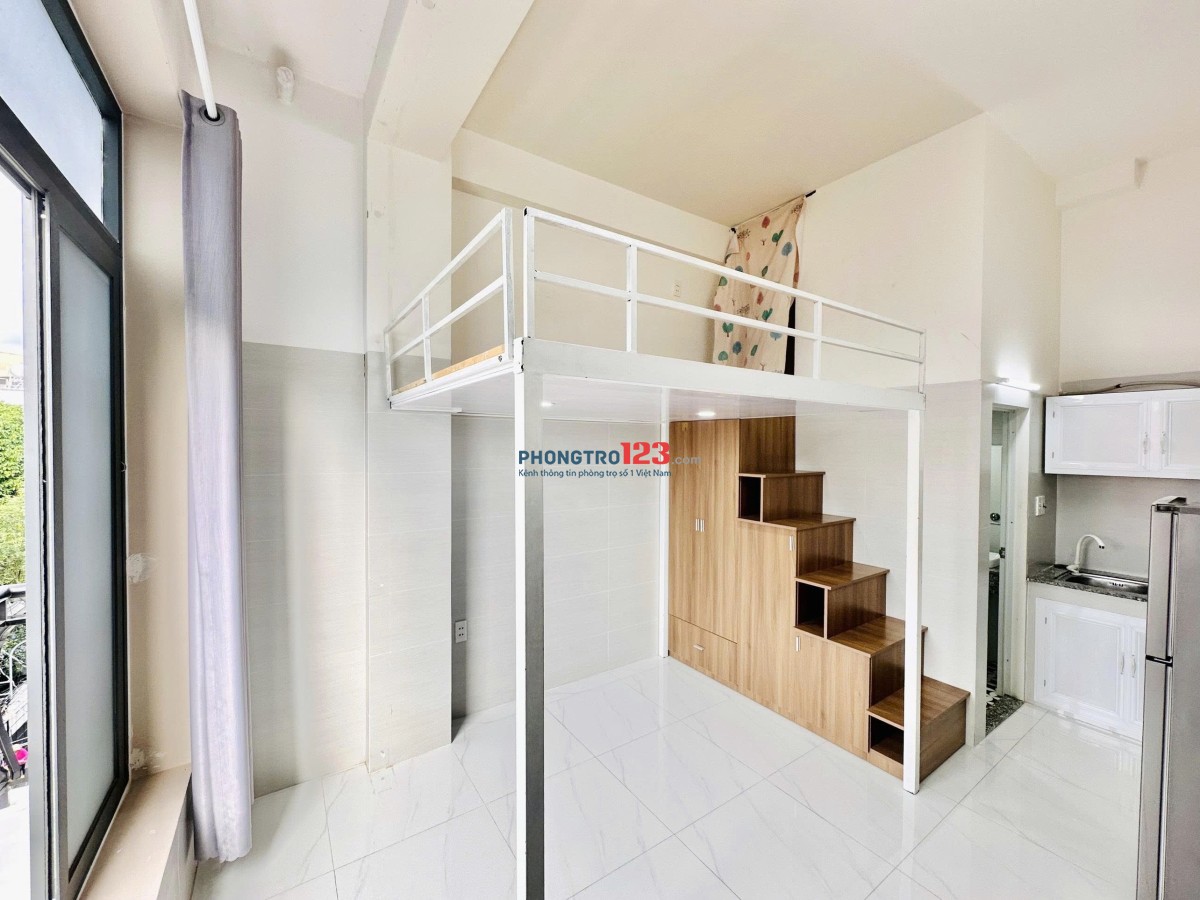 Phòng Trọ Bình Thạnh Có Gác. Ban công gần Ngã Tư Hàng Xanh, Hutech, Gtvt, Ftu2