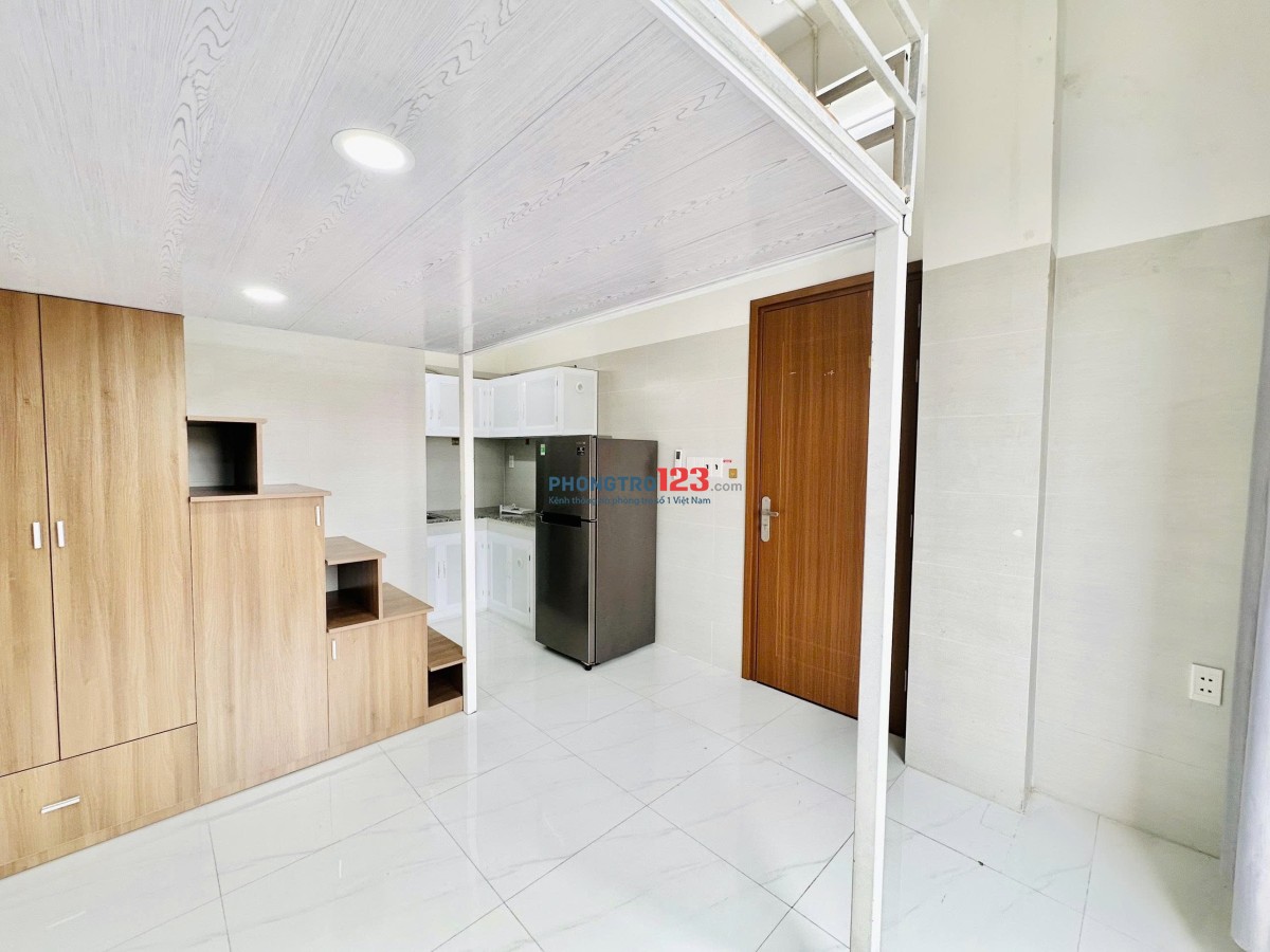 Phòng Trọ Bình Thạnh Có Gác. Ban công gần Ngã Tư Hàng Xanh, Hutech, Gtvt, Ftu2