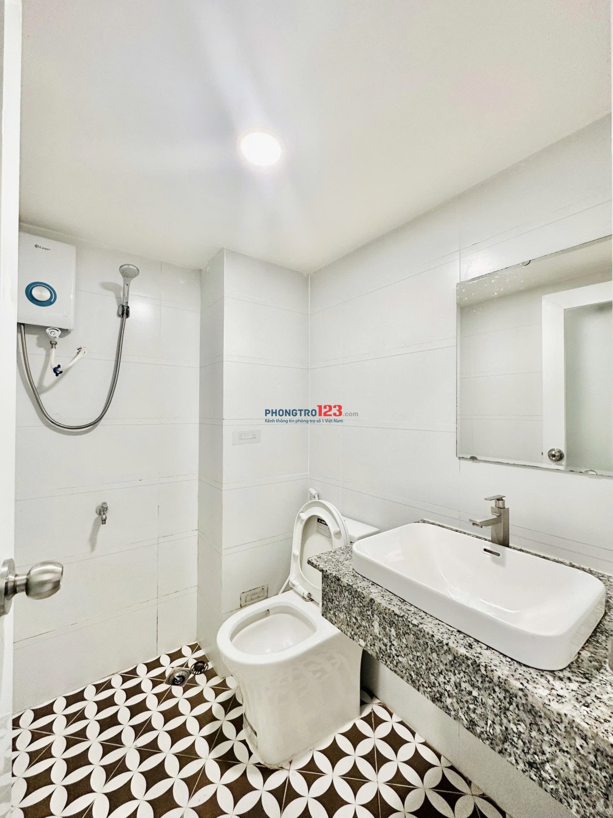 Phòng Trọ Bình Thạnh Có Gác. Ban công gần Ngã Tư Hàng Xanh, Hutech, Gtvt, Ftu2