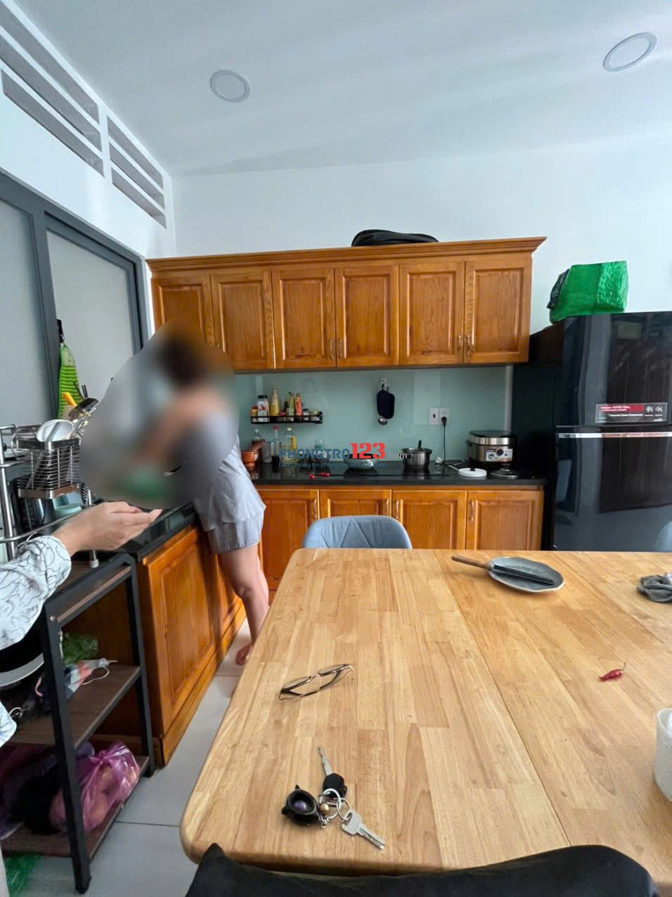 Căn hộ Nam Kỳ Khởi Nghĩa, 97m2, 2 Phòng ngủ, 1 Tolet, 11tr/th. Thang Bộ.