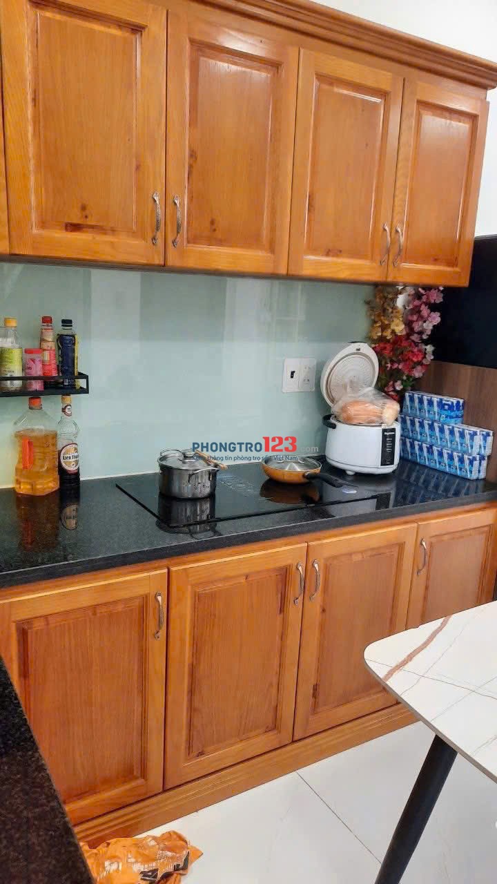 Căn hộ Nam Kỳ Khởi Nghĩa, 97m2, 2 Phòng ngủ, 1 Tolet, 11tr/th. Thang Bộ.