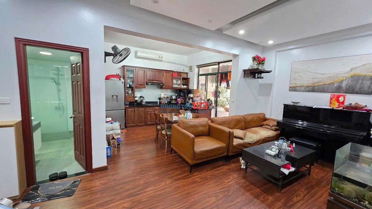 C/c Phó Cơ Điều, Căn Góc, Q11, 130m2, 3PN, 2WC, Nội thất, 10tr/tháng.