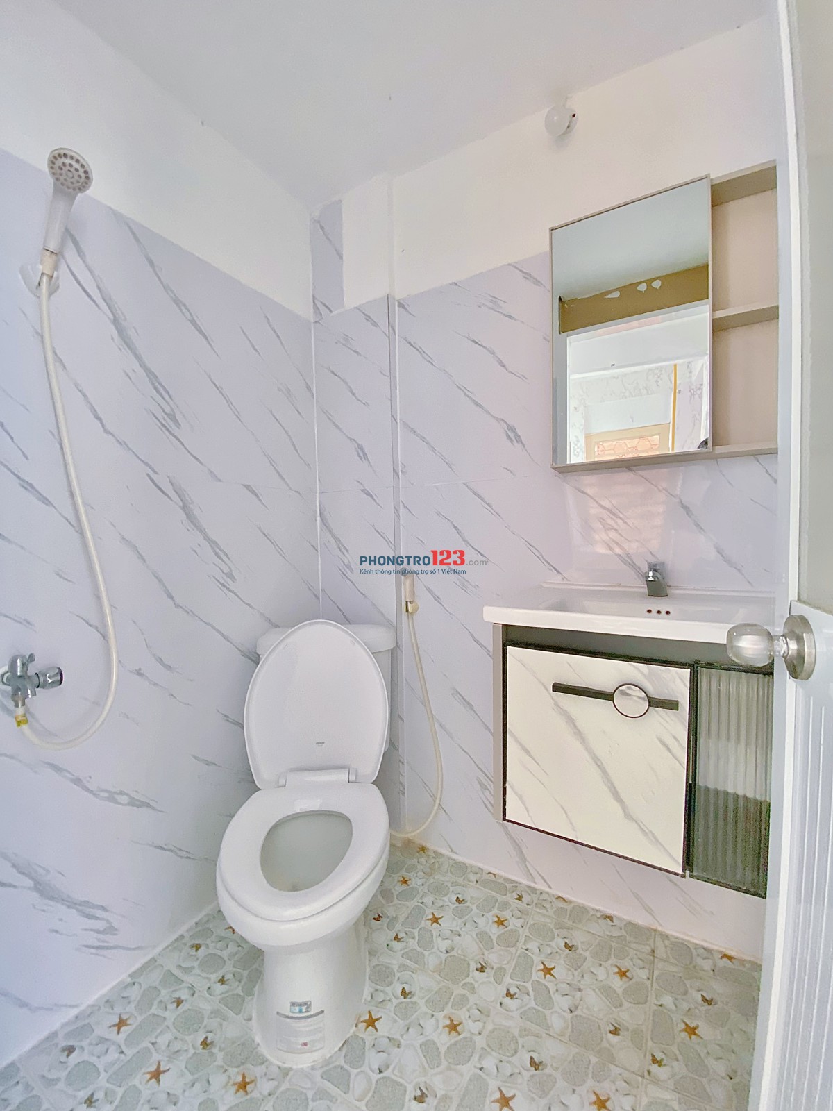 CHÍNH CHỦ CHO THUÊ PHÒNG BAN CÔNG + CỬA SỔ