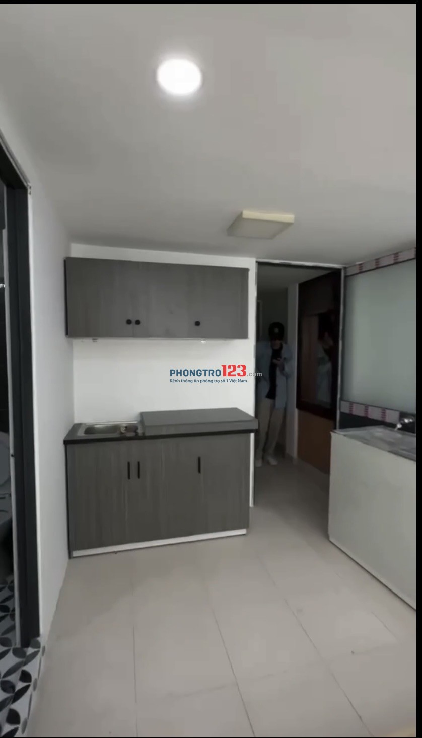 CHO THUÊ PHÒNG TRỌ CỬA SỔ NỘI THẤT CƠ BẢN GIÁ RẺ NGAY VÒNG XOAY DÂN CHỦ, CÔNG VIÊN LÊ VĂN TÁM