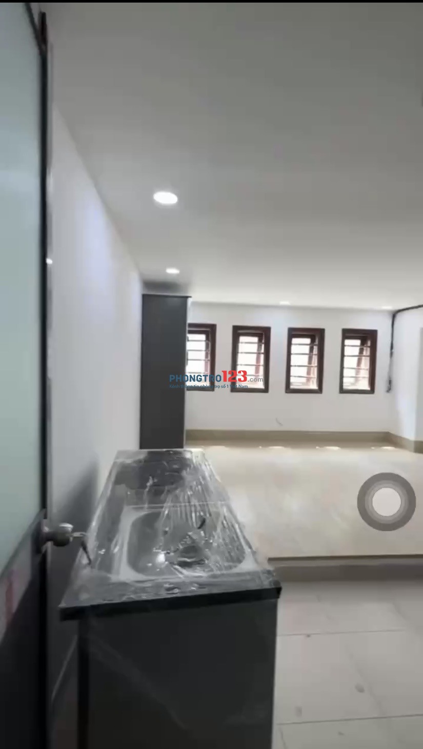 CHO THUÊ PHÒNG TRỌ CỬA SỔ NỘI THẤT CƠ BẢN GIÁ RẺ NGAY VÒNG XOAY DÂN CHỦ, CÔNG VIÊN LÊ VĂN TÁM