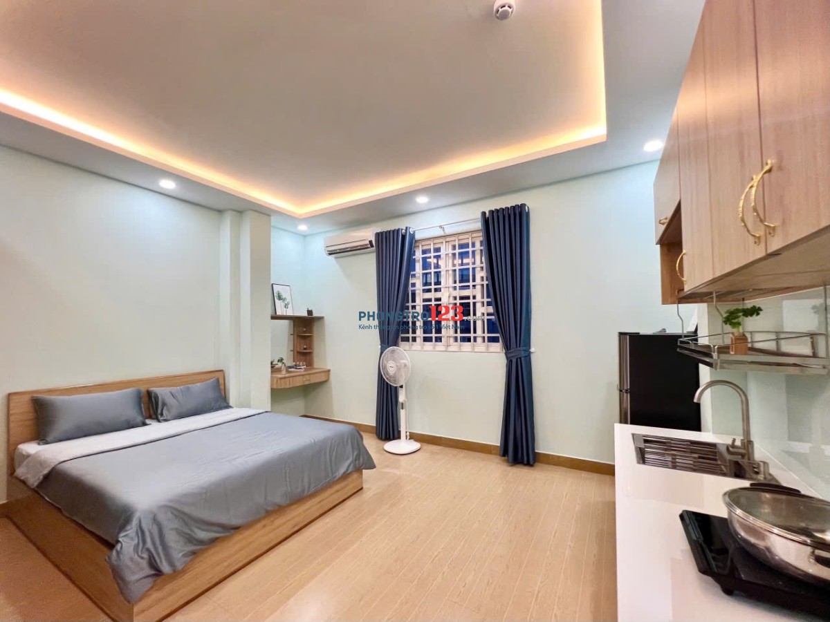 CHO THUÊ CĂN HỘ FULL NỘI THẤT CỬA SỔ TRỜI LỚN NẰM NGAY TRUNG TÂM PHÚ NHUẬN GẦN NGÃ TƯ PHÚ NHUẬN