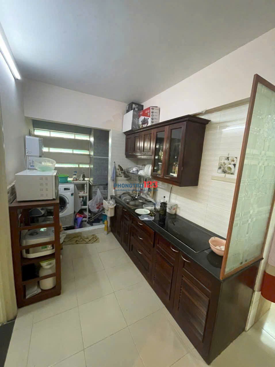 Căn hộ 79m2, 2p ngủ có nội thất C/c Babylon, Tân Phú - giá 12,5tr/th