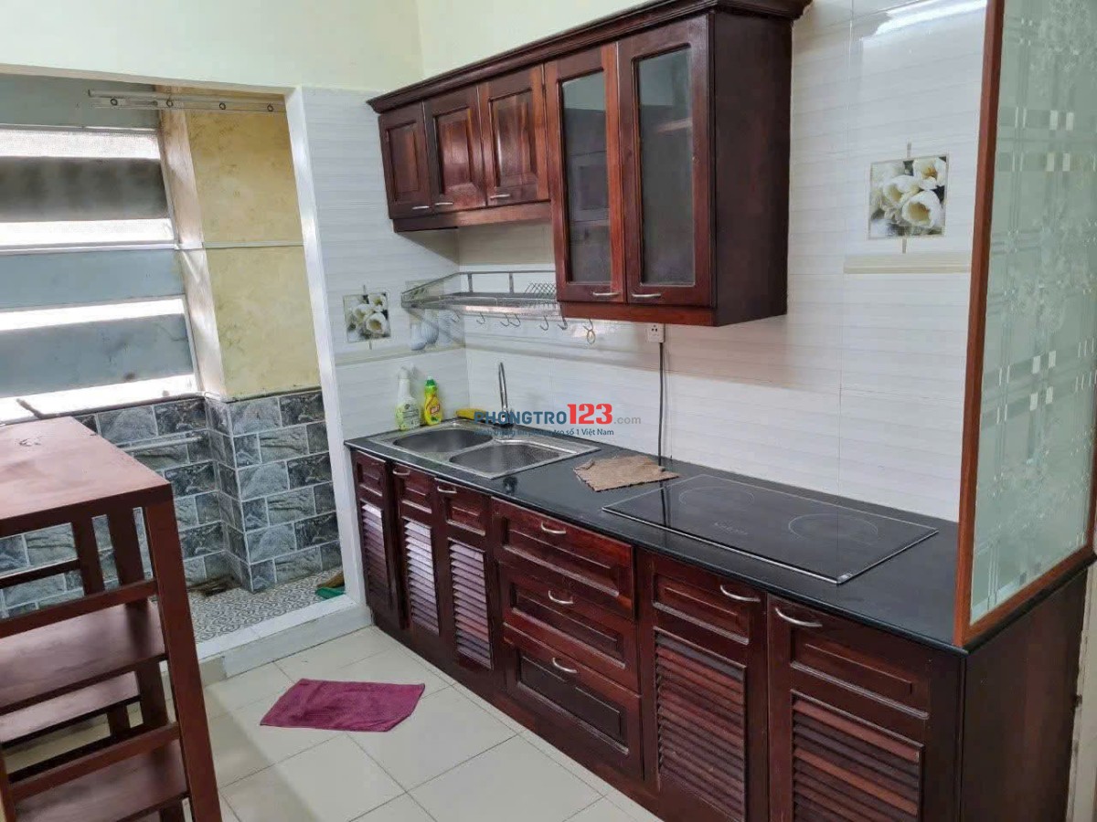 Căn hộ 79m2, 2p ngủ có nội thất C/c Babylon, Tân Phú - giá 12,5tr/th