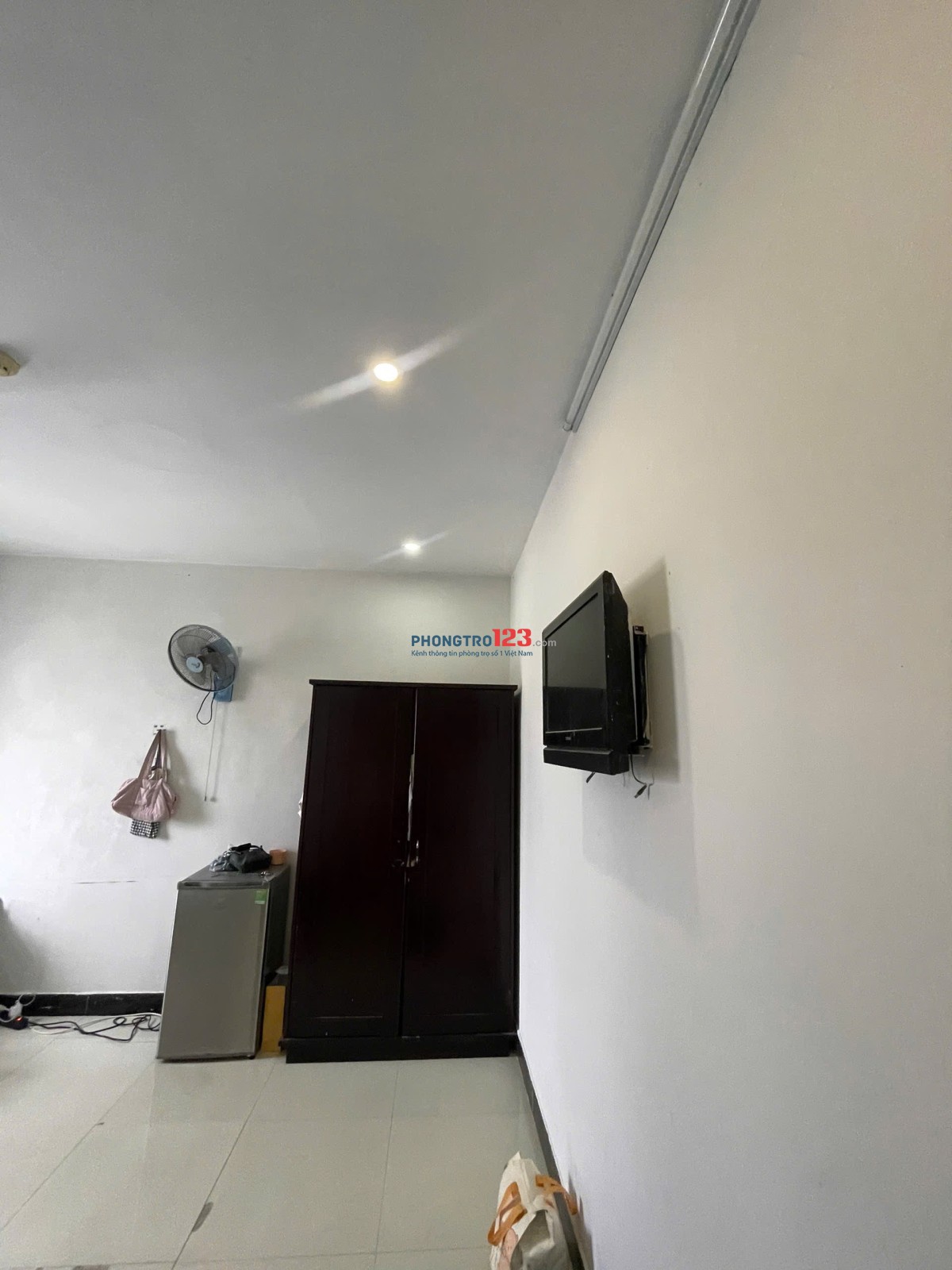 GIÁ CHƯA TỪNG CÓ, PHÒNG TRỌ FULL NỘI THẤT CƠ BẢN CÁCH VINCOM 2 PHÚT ĐI XE MÁY